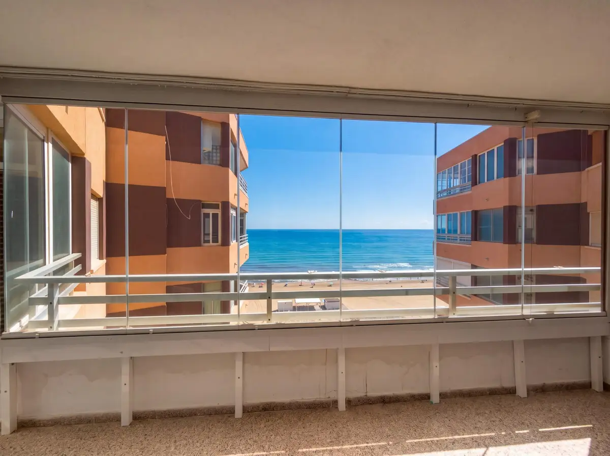 Apartment with 3 bedrooms in Torrevieja, Alicante, €350,000