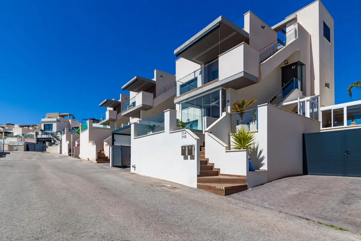 Apartment with 2 bedrooms in San Miguel de Salinas, Alicante, €329,900
