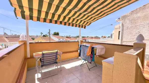 Bungalow with 2 bedrooms in Torrevieja, Alicante, €124,900 — photo 2