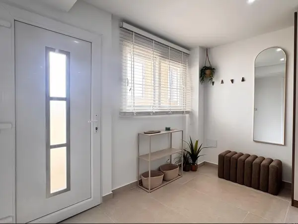 Apartment with 2 bedrooms in Torrevieja, Alicante, €279,000 — photo 2