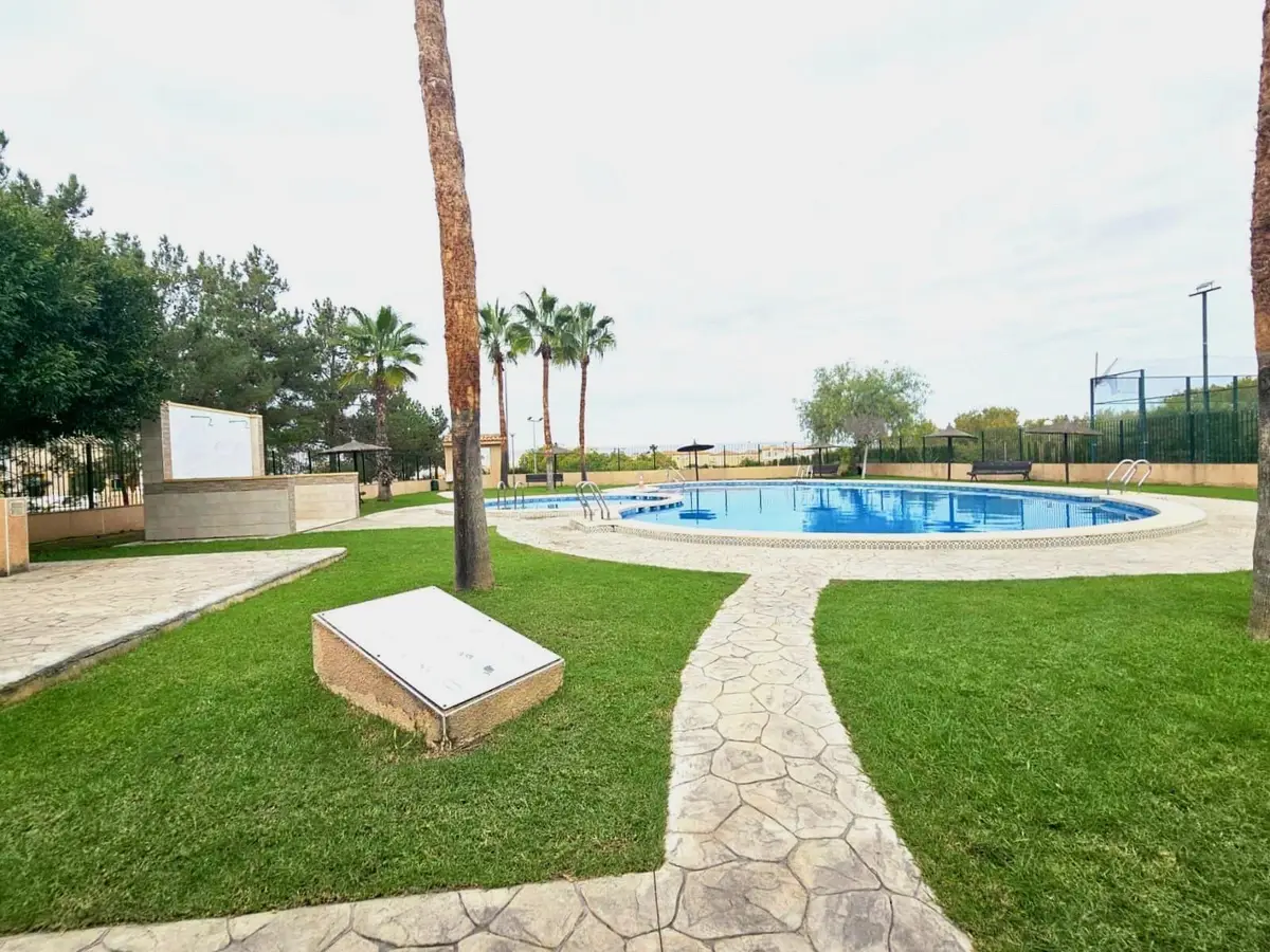 Townhouse with 6 bedrooms in Orihuela Costa, Alicante, €280,000
