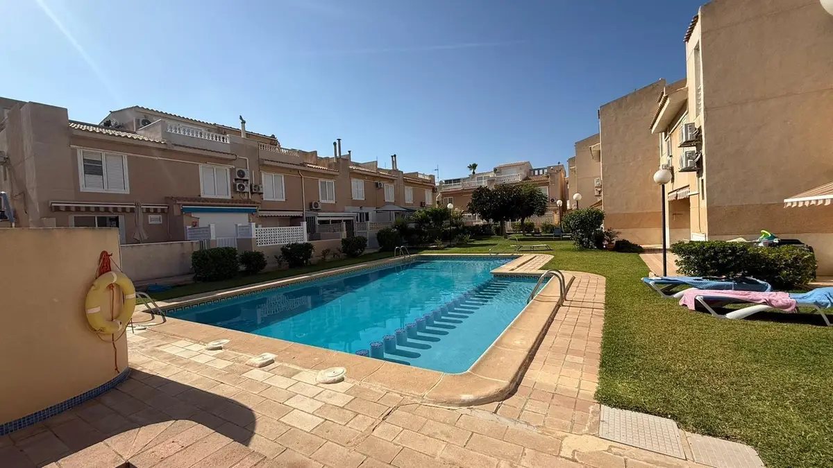 Duplex with 3 bedrooms in Torrevieja, Alicante, €315,000