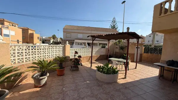 Duplex with 3 bedrooms in Torrevieja, Alicante, €315,000 — photo 3