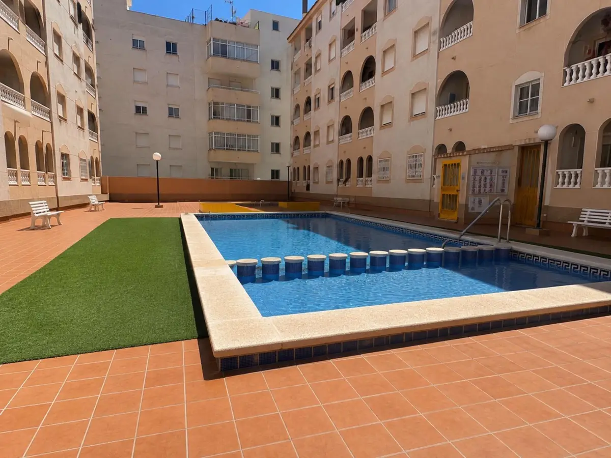 Apartment with 2 bedrooms in Torrevieja, Alicante, €149,900