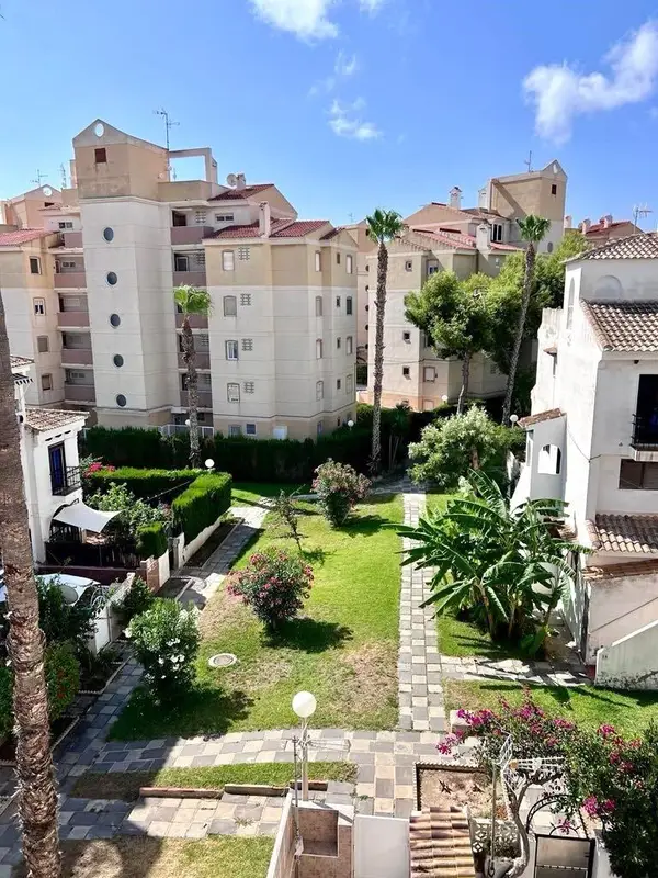 Duplex with 3 bedrooms in Torrevieja, Alicante, €210,000 — photo 3