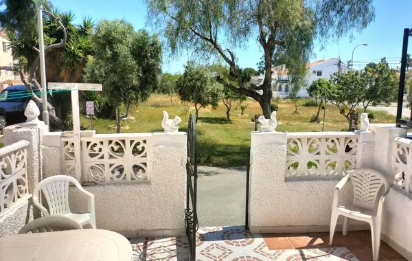Bungalow with 2 bedrooms in Torrevieja, Alicante, €125,000 — photo 2