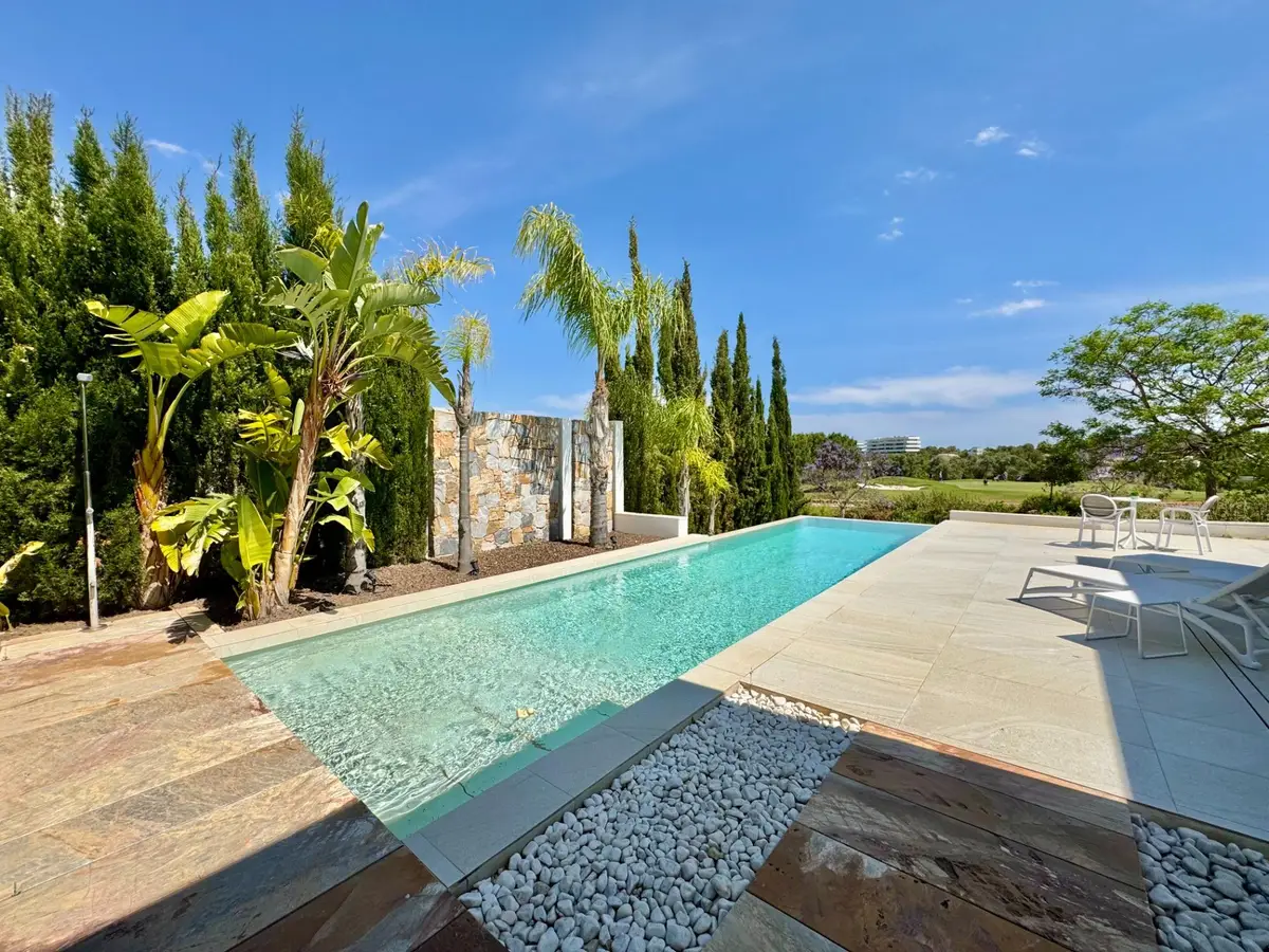 Villa with 3 bedrooms in Orihuela, Alicante, €1,390,000