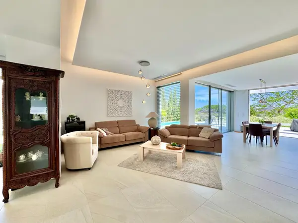 Villa with 3 bedrooms in Orihuela, Alicante, €1,390,000 — photo 2