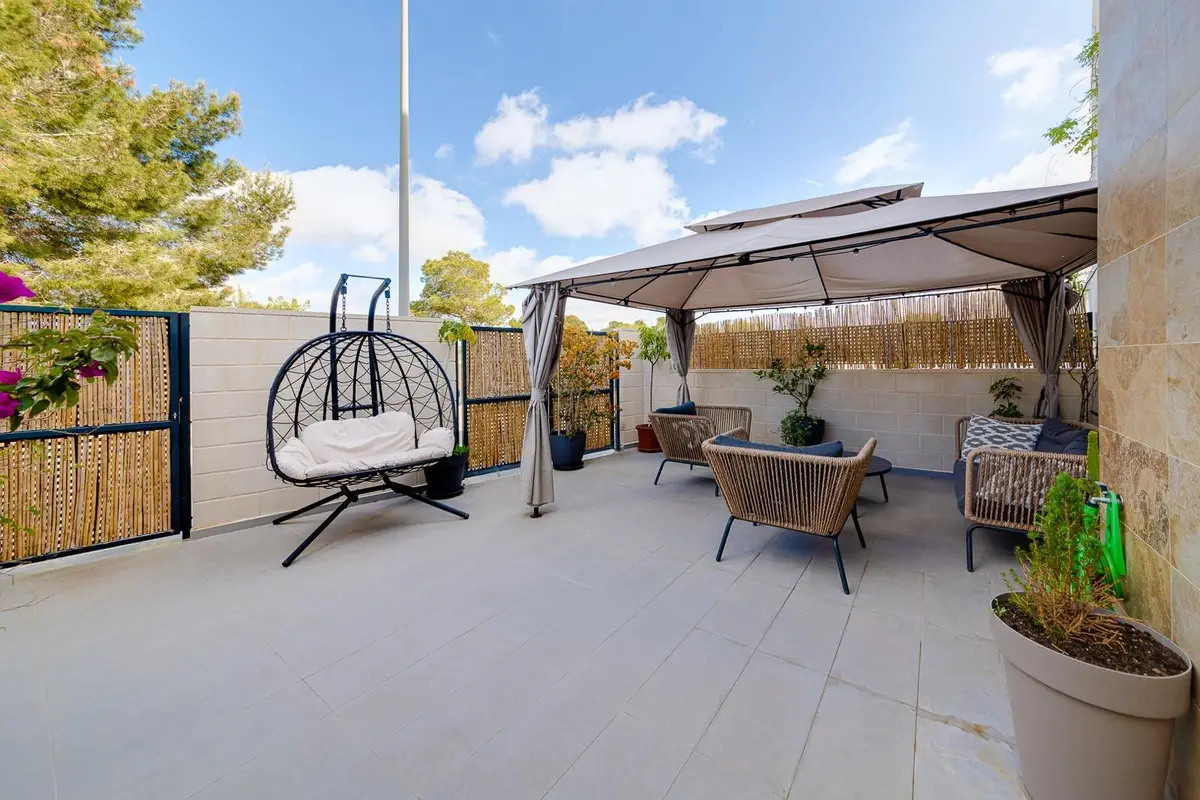Townhouse with 3 bedrooms in Villamartín, Alicante, €325,000