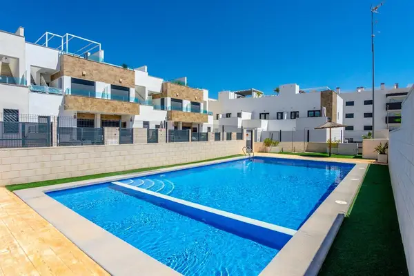 Townhouse with 3 bedrooms in Villamartín, Alicante, €325,000 — photo 3