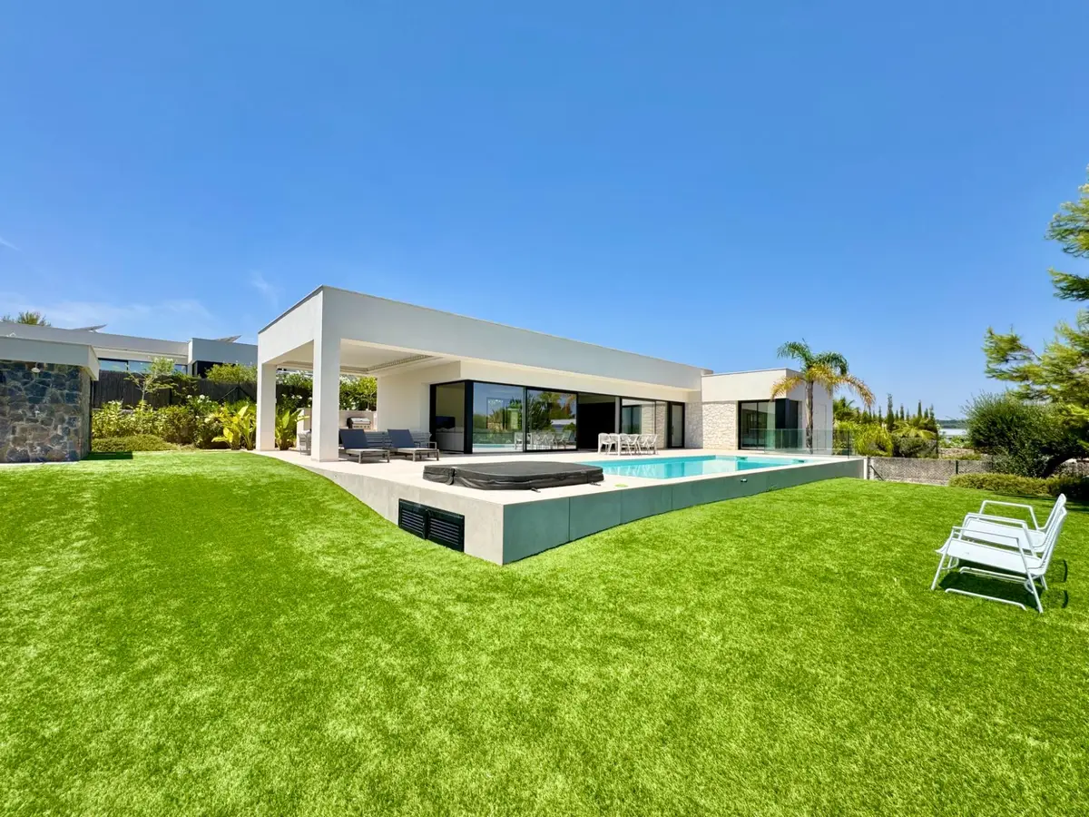 Villa with 4 bedrooms in Orihuela, Alicante, €1,950,000