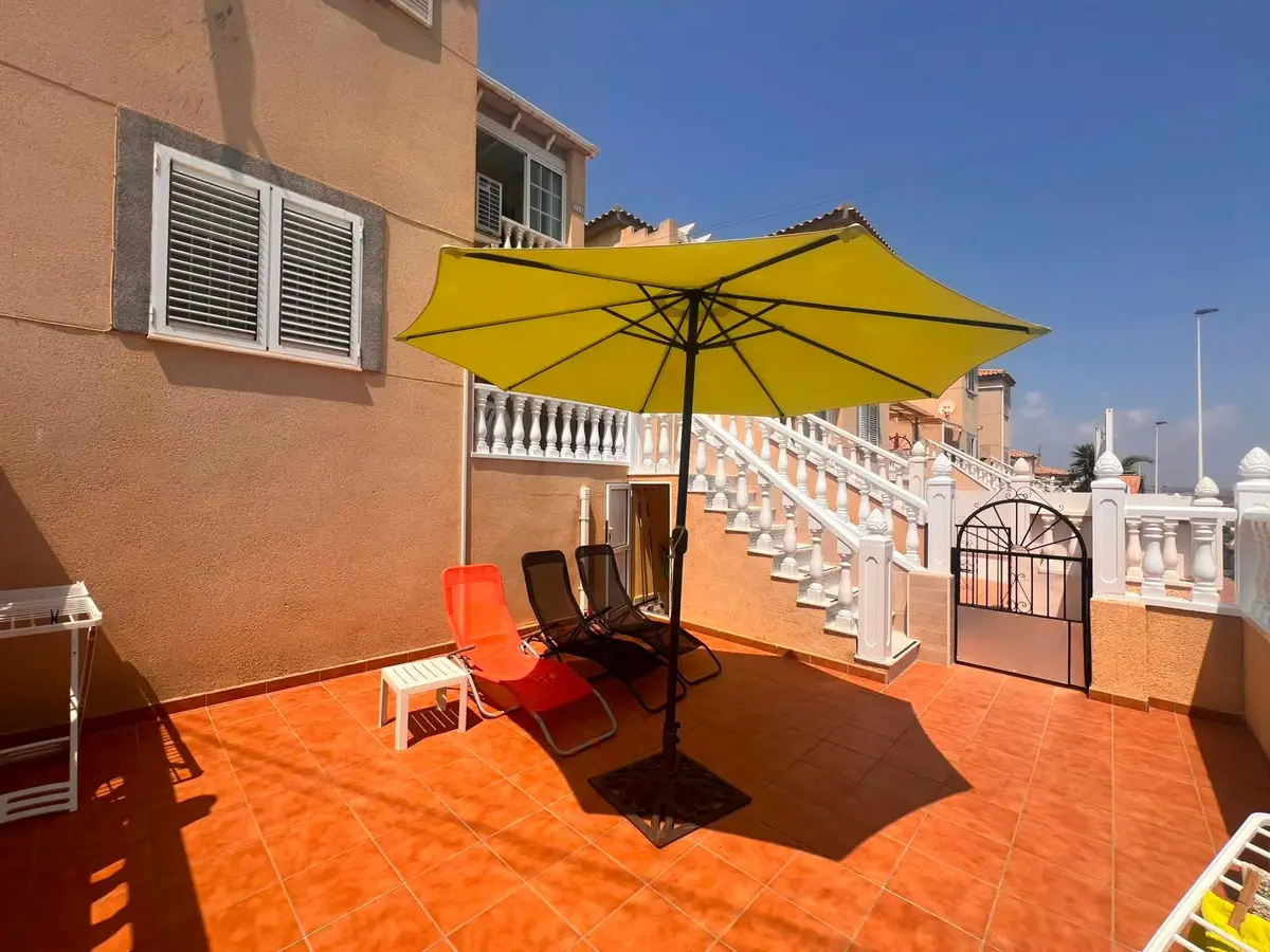 Bungalow with 2 bedrooms in Torrevieja, Alicante, €179,999