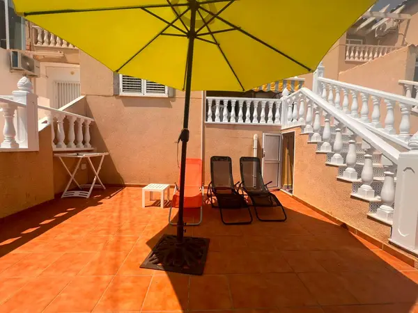 Bungalow with 2 bedrooms in Torrevieja, Alicante, €179,999 — photo 2
