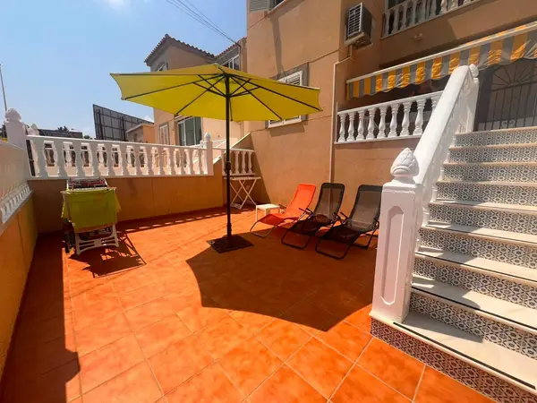Bungalow with 2 bedrooms in Torrevieja, Alicante, €179,999 — photo 3