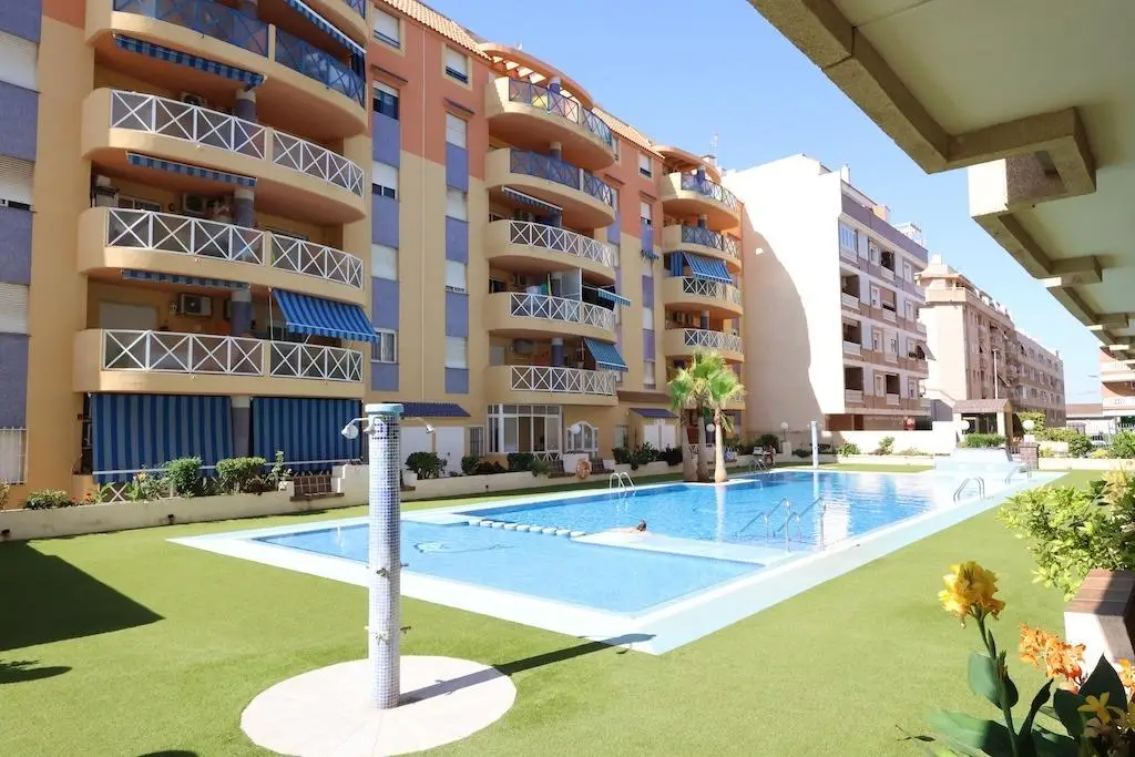 Apartment with 3 bedrooms in Torrevieja, Alicante, €189,000