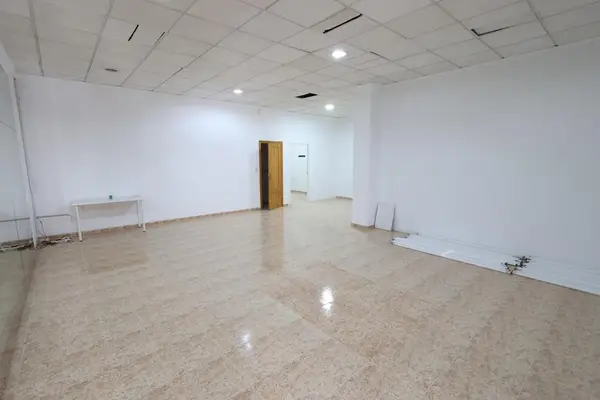 Commercial with 1 bedroom in Torrevieja, Alicante, €125,000 — photo 2