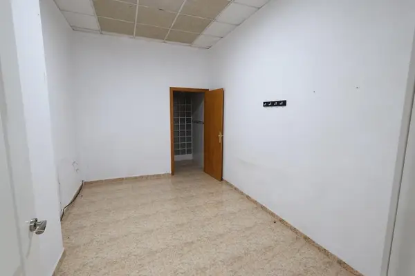 Commercial with 1 bedroom in Torrevieja, Alicante, €125,000 — photo 4