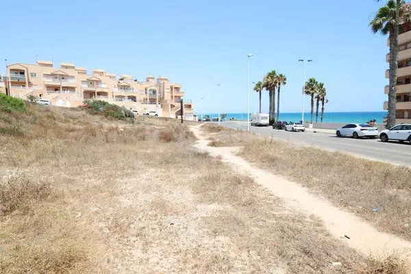Land in Torrevieja, Alicante, €1,500,000 — photo 2