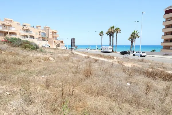 Land in Torrevieja, Alicante, €1,500,000 — photo 3