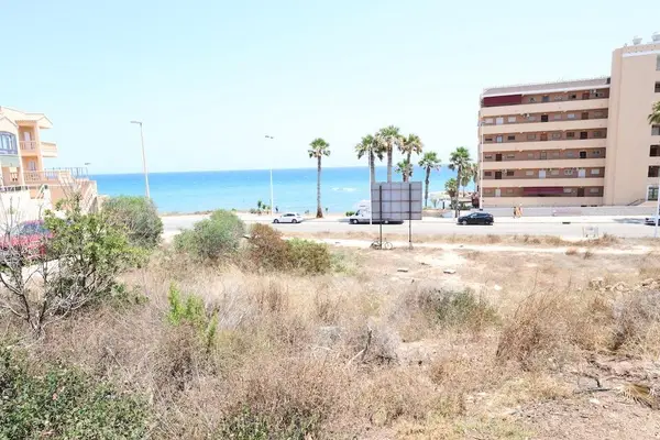 Land in Torrevieja, Alicante, €1,500,000 — photo 4