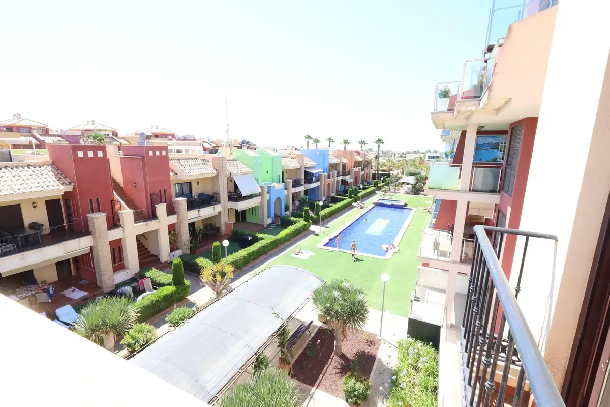 Apartment with 2 bedrooms in Orihuela Costa, Alicante, €220,000