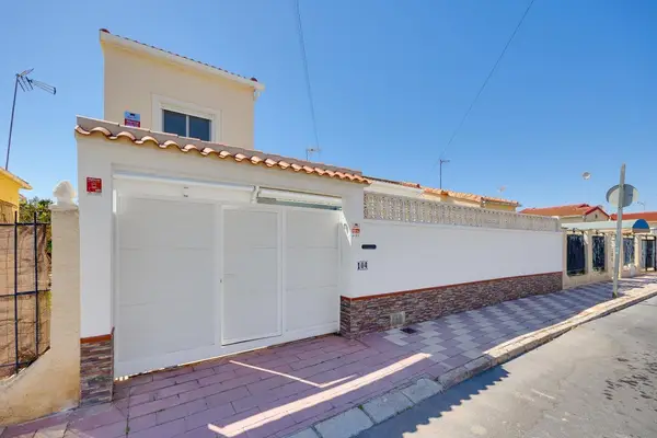 Villa with 3 bedrooms in San Fulgencio, Alicante, €299,969 — photo 3