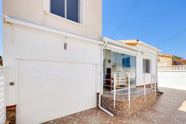 Villa with 3 bedrooms in San Fulgencio, Alicante, €299,969 — photo 4
