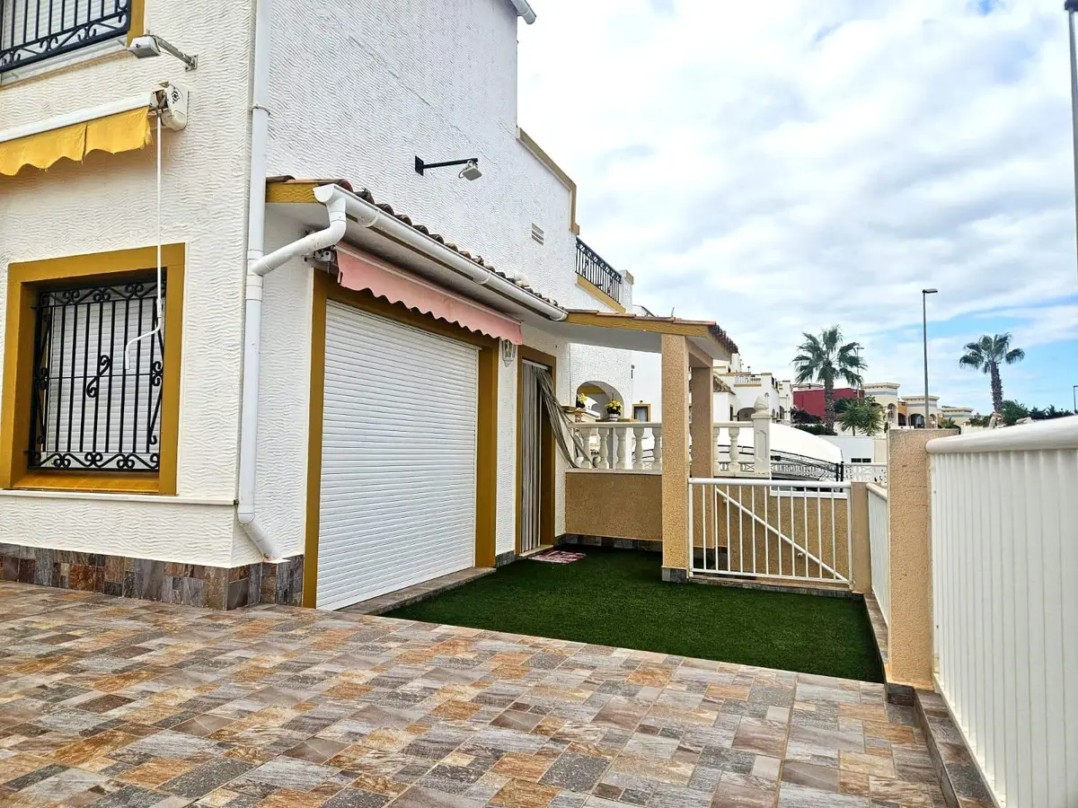 Townhouse with 6 bedrooms in Orihuela Costa, Alicante, €280,000