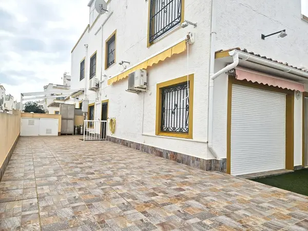 Townhouse with 6 bedrooms in Orihuela Costa, Alicante, €280,000 — photo 2