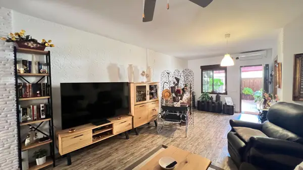 Townhouse with 3 bedrooms in Torrevieja, Alicante, €320,000 — photo 3
