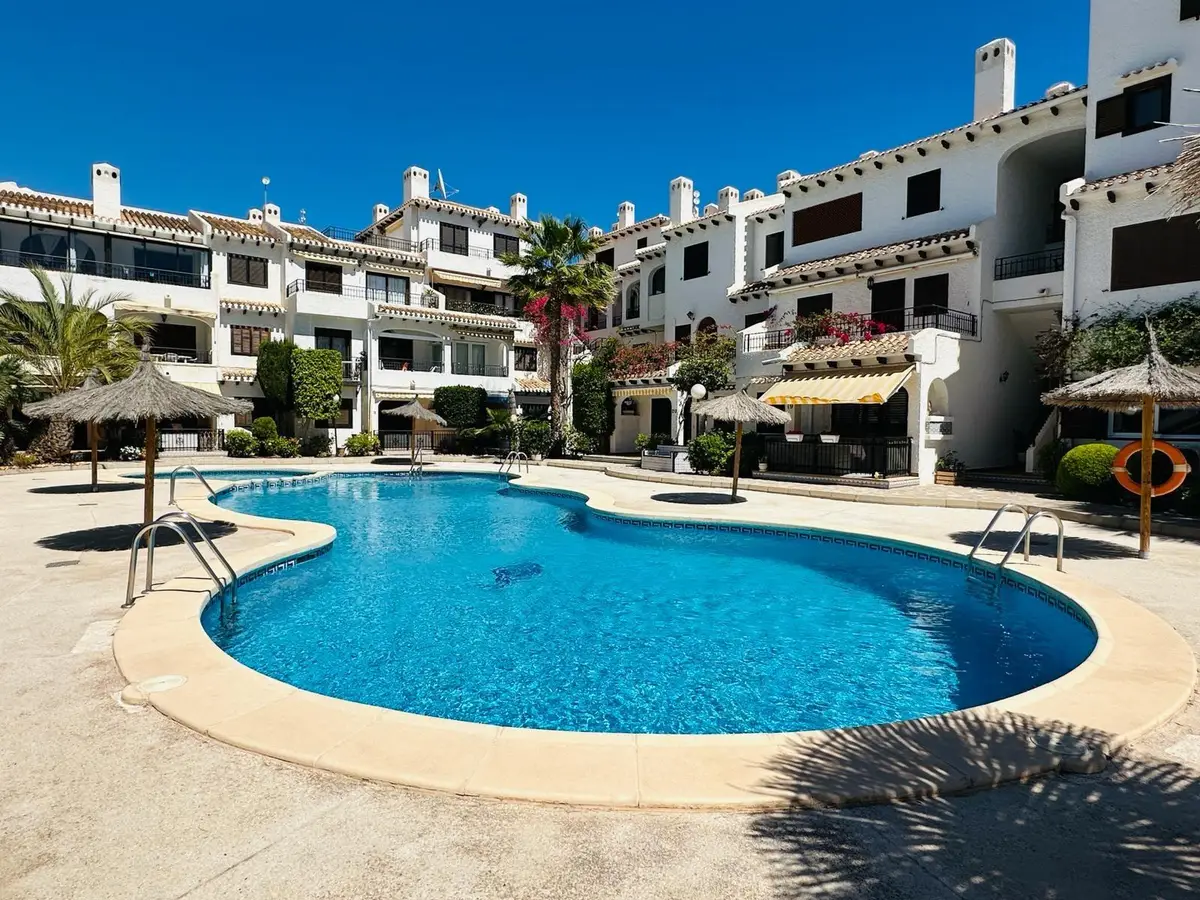 Apartment with 2 bedrooms in Cabo Roig, Alicante, €210,000