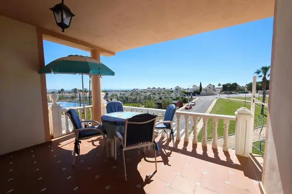 Bungalow with 2 bedrooms in Torrevieja, Alicante, €175,000 — photo 2