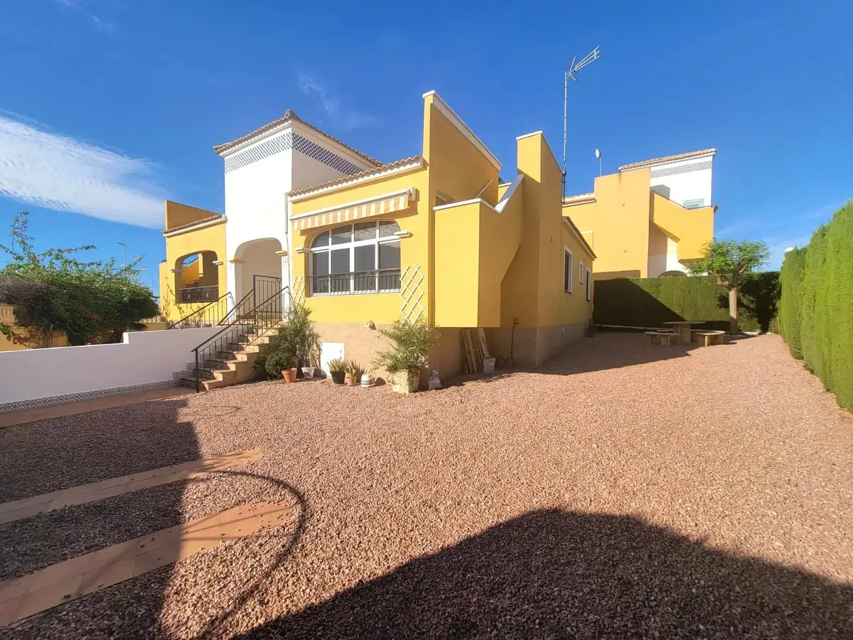 Townhouse with 3 bedrooms in Los Montesinos, Alicante, €205,000