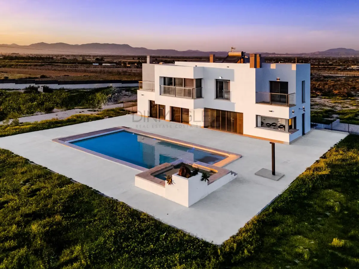 Villa with 5 bedrooms in La Marina, Alicante, €990,000