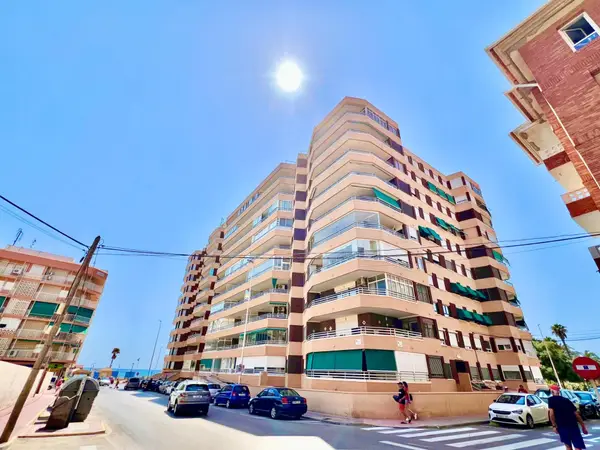 Apartment with 3 bedrooms in Torrevieja, Alicante, €249,900 — photo 2