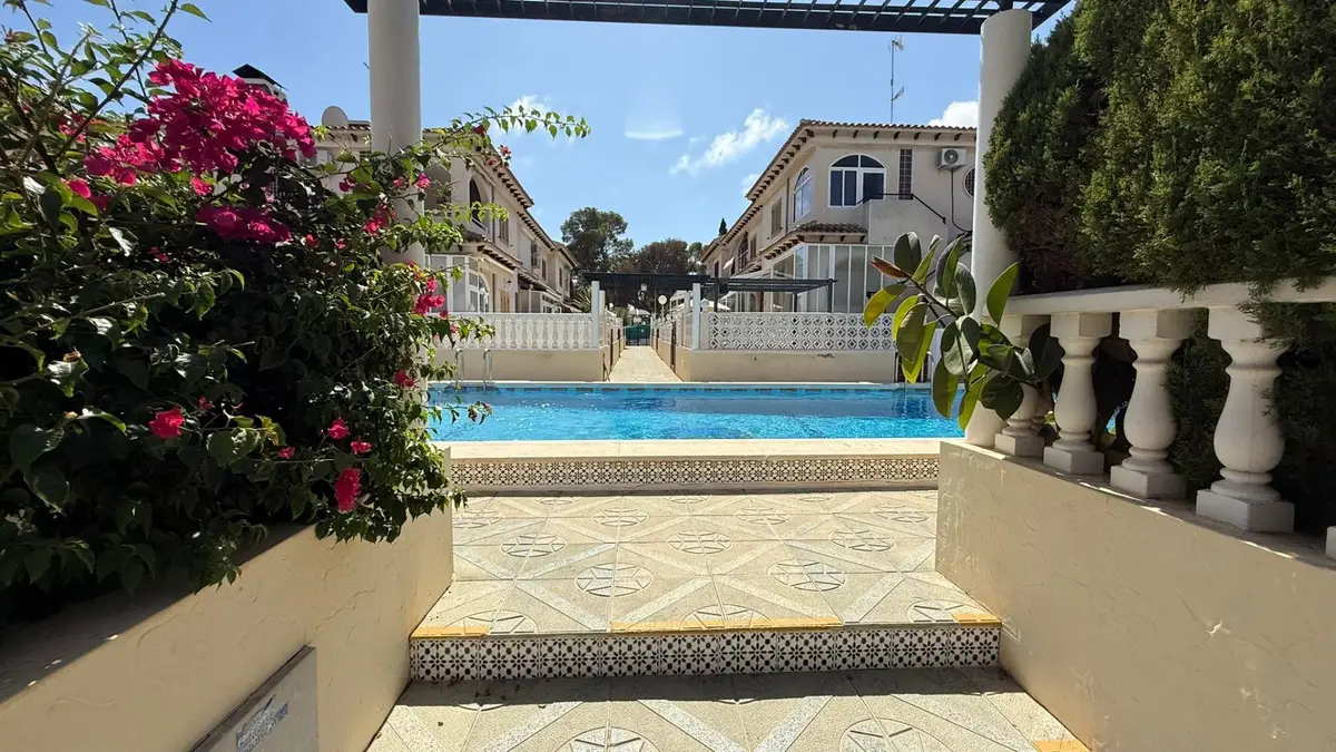 Bungalow with 2 bedrooms in Torrevieja, Alicante, €153,900
