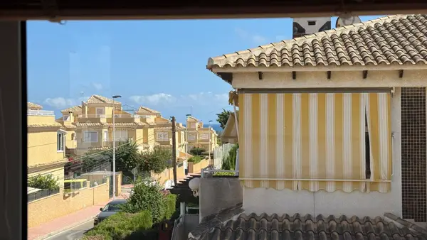 Bungalow with 2 bedrooms in Torrevieja, Alicante, €153,900 — photo 3