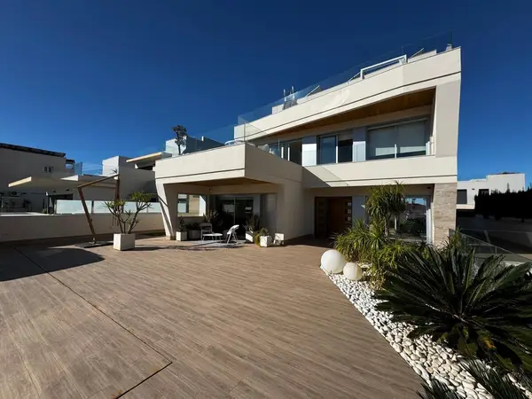 Villa with 4 bedrooms in Orihuela Costa, Alicante, €1,799,000 — photo 2