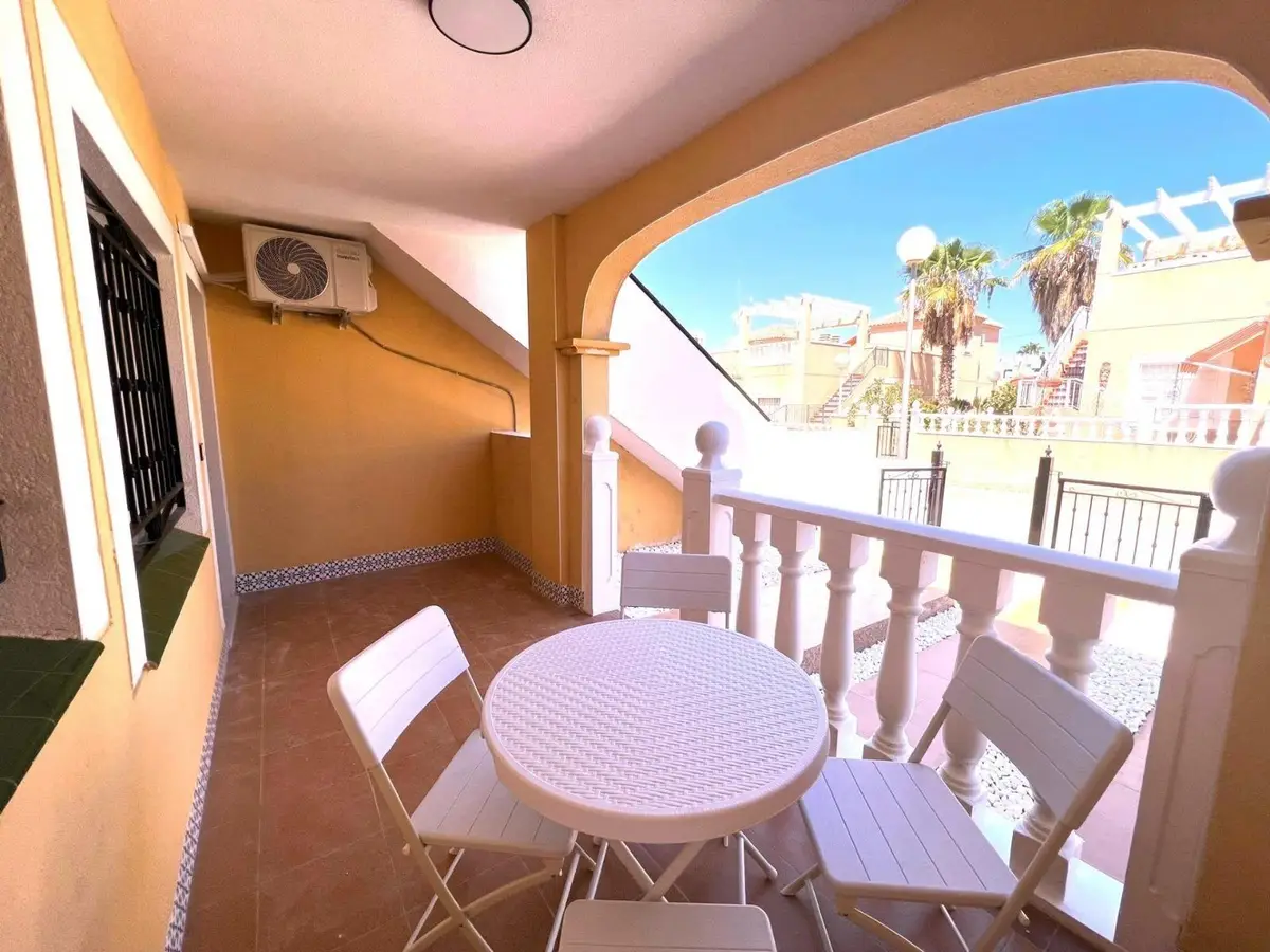 Bungalow with 2 bedrooms in Torrevieja, Alicante, €134,900