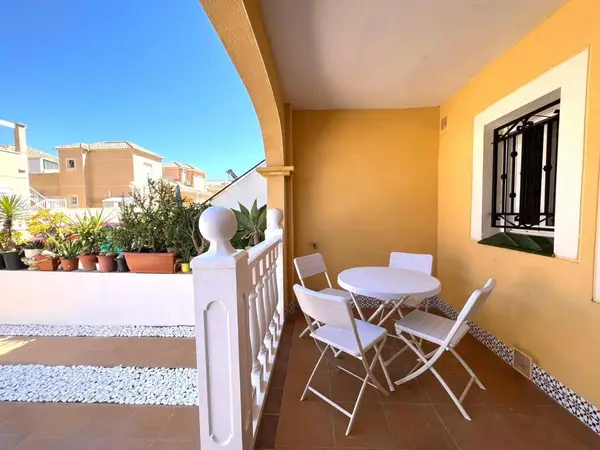 Bungalow with 2 bedrooms in Torrevieja, Alicante, €134,900 — photo 2