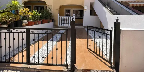Bungalow with 2 bedrooms in Torrevieja, Alicante, €134,900 — photo 3