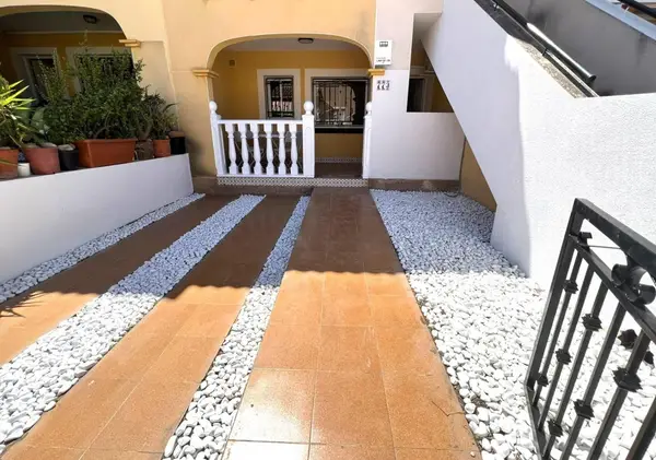Bungalow with 2 bedrooms in Torrevieja, Alicante, €134,900 — photo 4