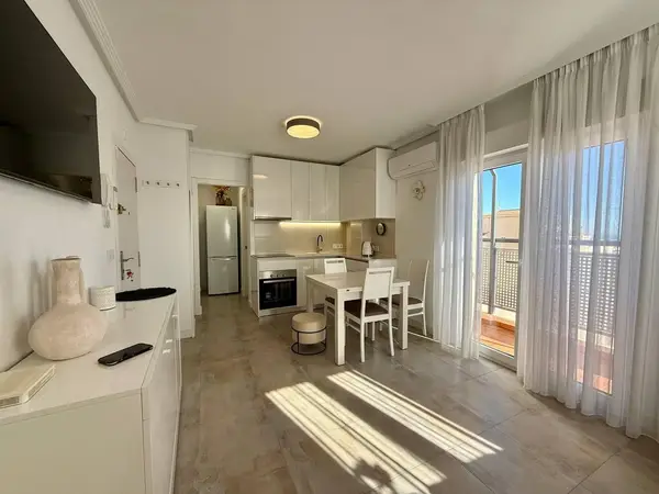 Penthouse with 1 bedroom in Torrevieja, Alicante, €149,900 — photo 2