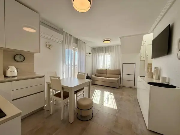Penthouse with 1 bedroom in Torrevieja, Alicante, €149,900 — photo 3
