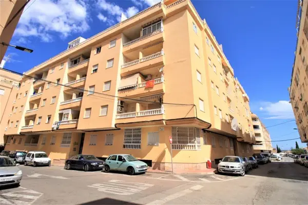 Apartment with 2 bedrooms in Torrevieja, Alicante, €133,000 — photo 2