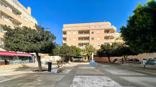 Apartment with 2 bedrooms in Torrevieja, Alicante, €133,000 — photo 3