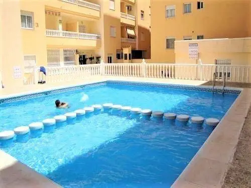 Apartment with 2 bedrooms in Torrevieja, Alicante, €133,000 — photo 4