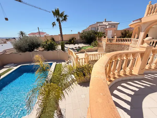 Villa with 5 bedrooms in Ciudad Quesada, Alicante, €725,000 — photo 4
