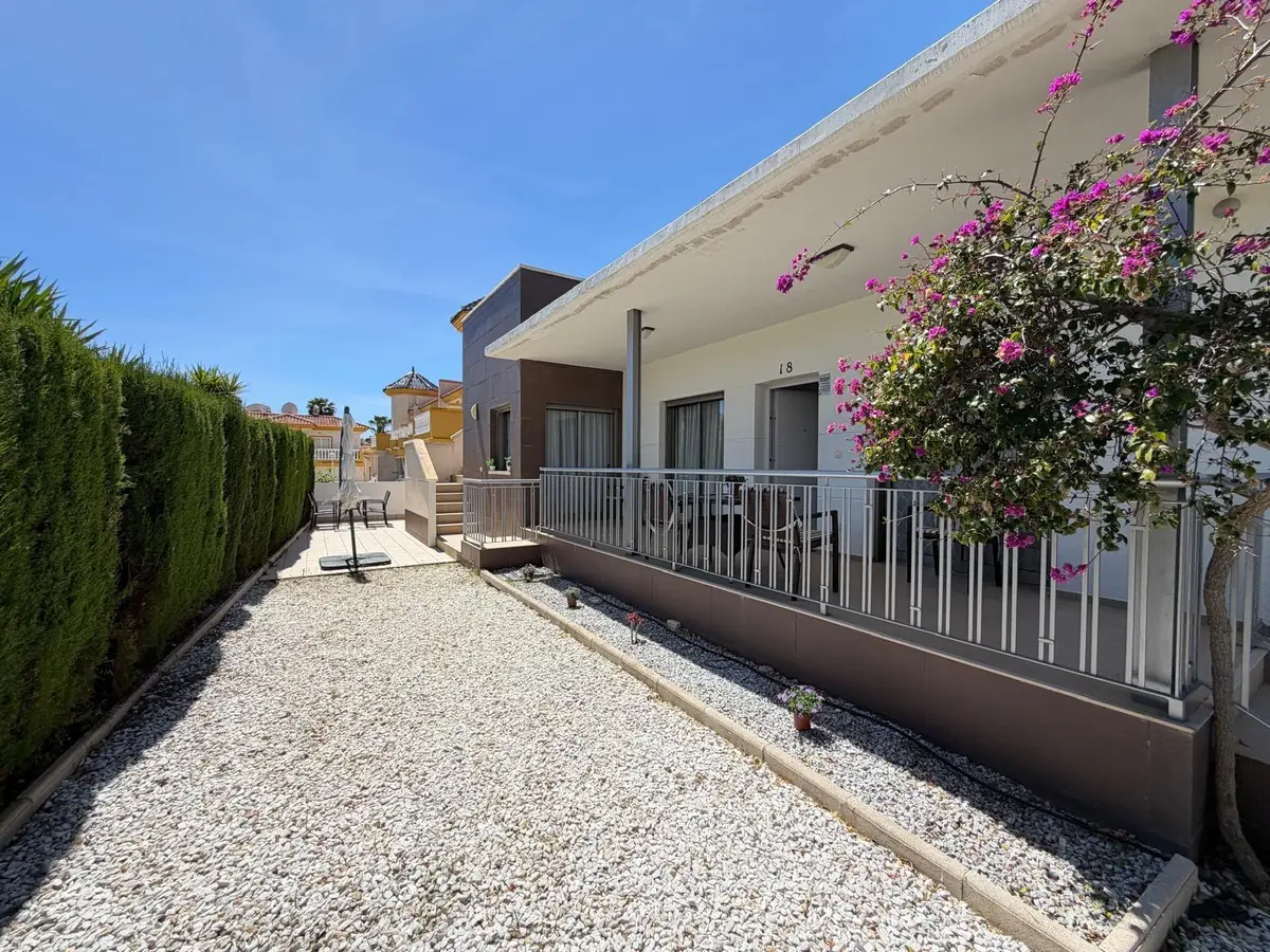 Villa with 4 bedrooms in Ciudad Quesada, Alicante, €420,000