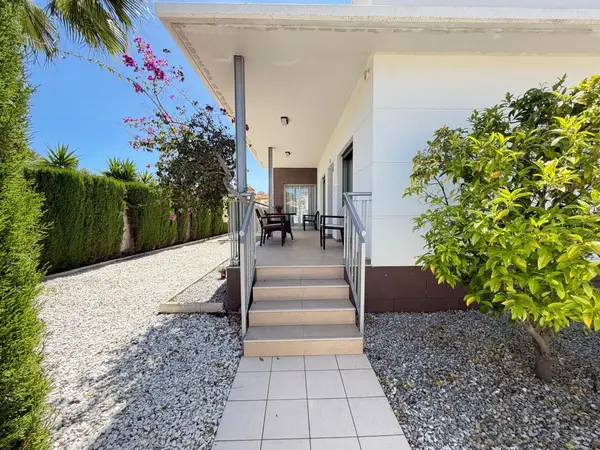 Villa with 4 bedrooms in Ciudad Quesada, Alicante, €420,000 — photo 2